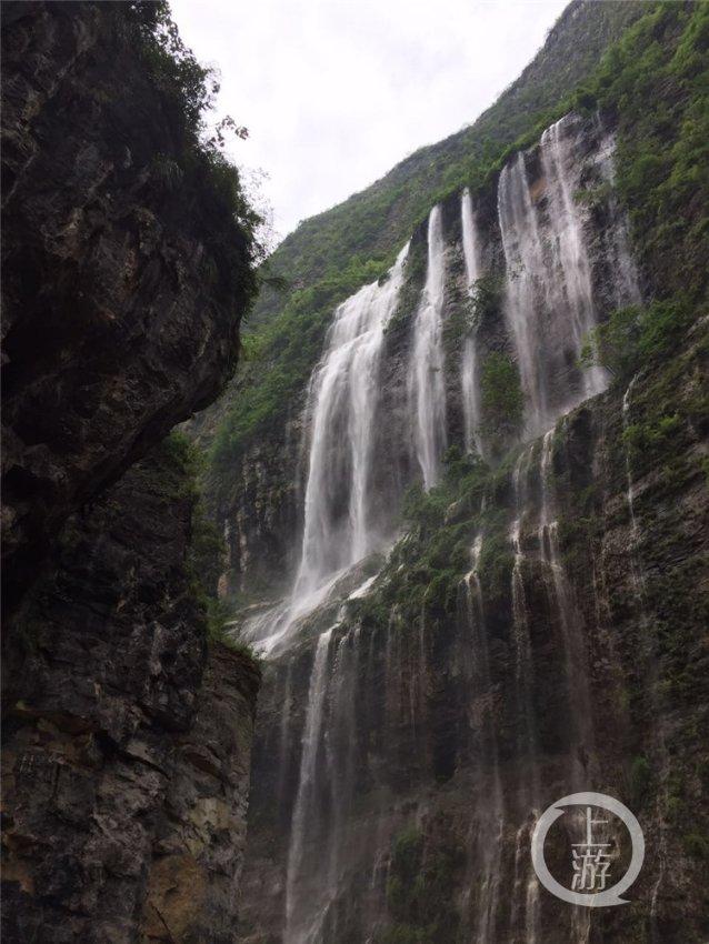 逃离黑与白的房间